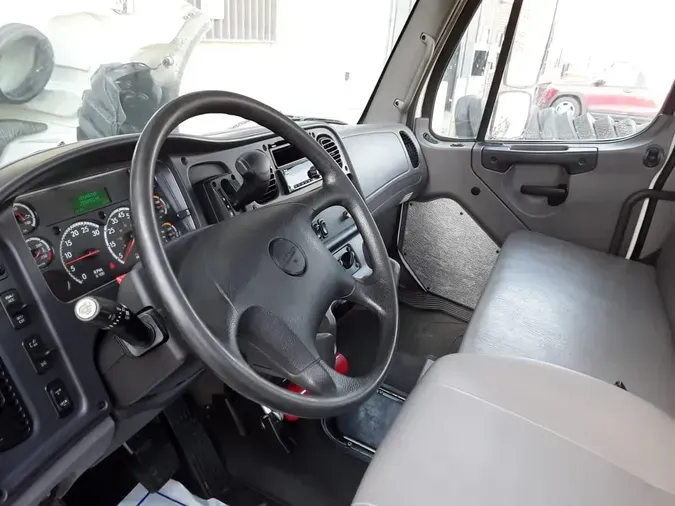 2020 FREIGHTLINER/MERCEDES M2 106