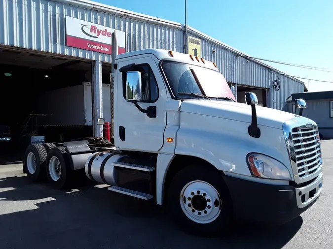 2017 FREIGHTLINER/MERCEDES CASCADIA 125