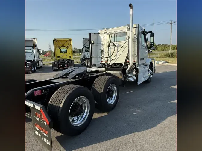 2024 VOLVO VNR64T30013de557e82004ad174e0d3bfe6d2371f