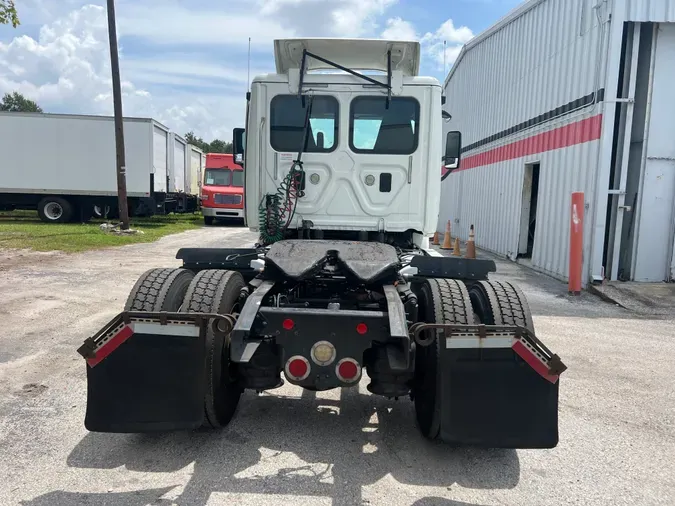 2015 FREIGHTLINER/MERCEDES CASCADIA 113