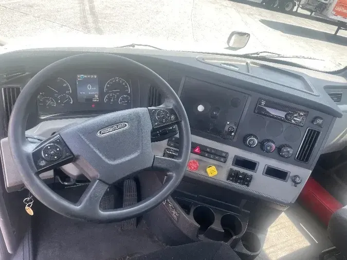 2018 Freightliner T12664ST