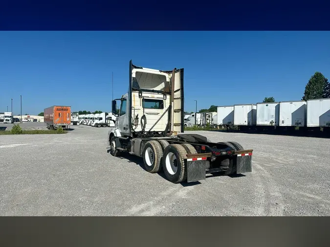 2015 Volvo VNL300