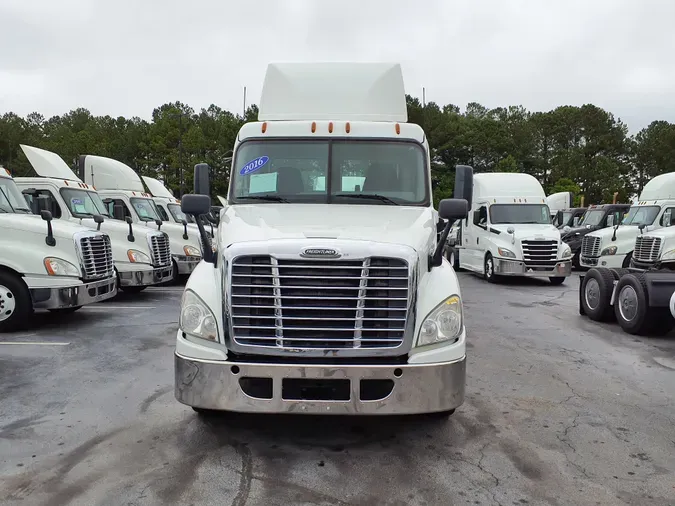 2016 FREIGHTLINER/MERCEDES CASCADIA 125