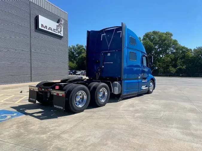 2025 VOLVO VNL64T860