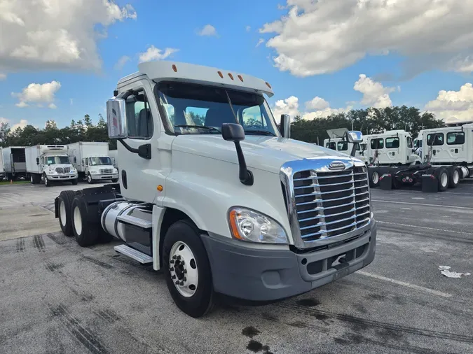 2017 FREIGHTLINER/MERCEDES CASCADIA 125