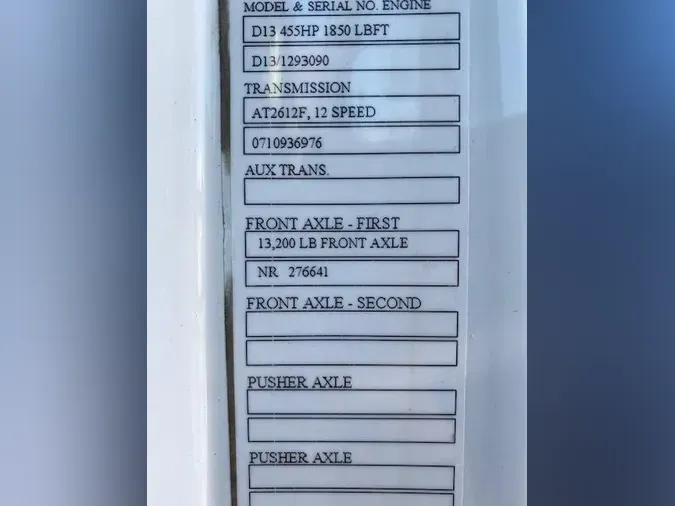 2021 Volvo VNR64T300