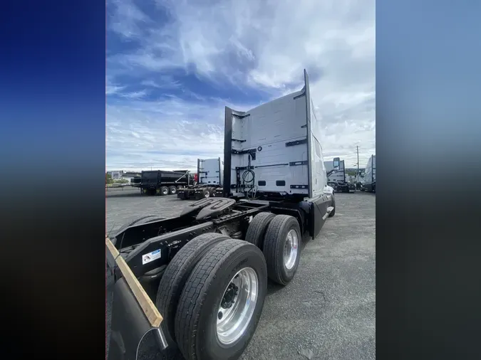2026 VOLVO VNL64T860