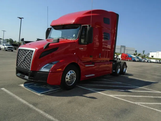 2020 VOLVO VNL64T760