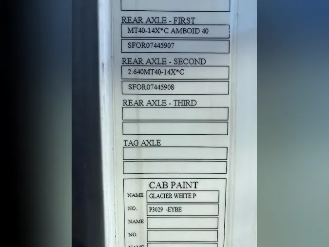 2023 Volvo VNR64T400