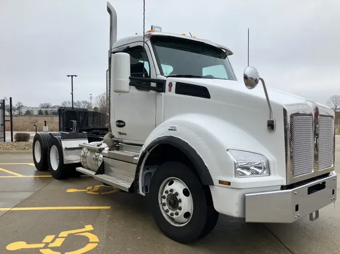 2024 Kenworth T880