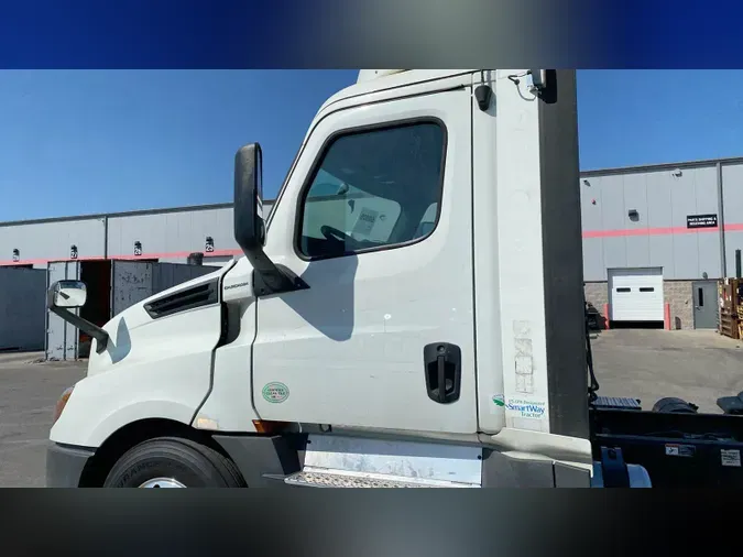 2020 Freightliner Cascadia 126140d2d85d84c9ef488e62bebd6aa71ab