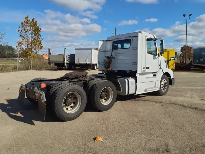 2017 VOLVO VNL64TRACTOR
