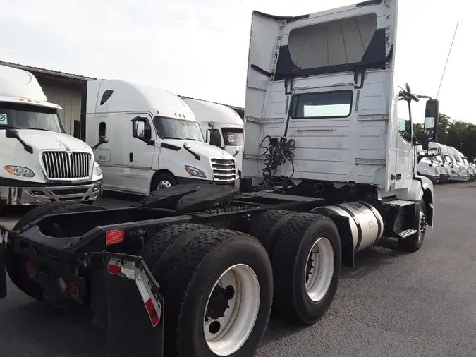 2018 VOLVO VNL64TRACTOR