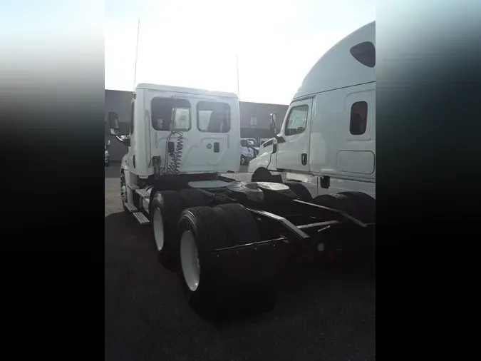 2016 FREIGHTLINER/MERCEDES CASCADIA 125