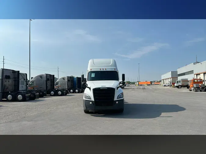 2021 Freightliner Cascadia 126