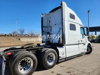 2025 VOLVO VNL64T860