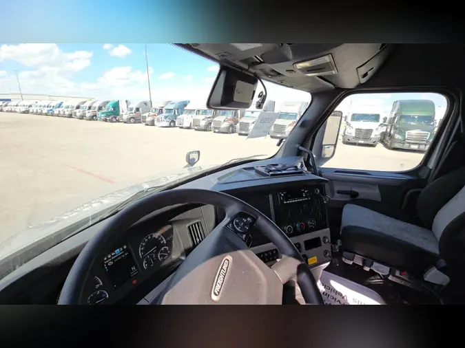 2022 Freightliner Cascadia 126