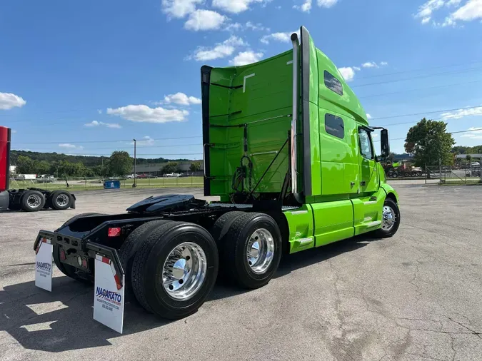 2023 VOLVO VNL64T760