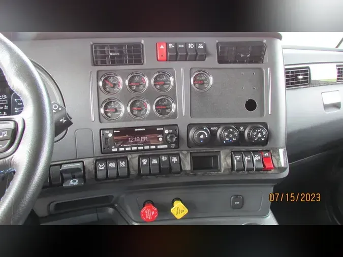 2023 Kenworth W990