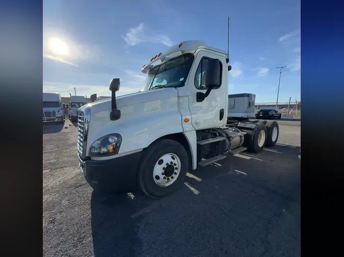 2016 FREIGHTLINER/MERCEDES CASCADIA 125