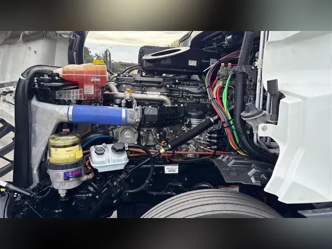 2021 FREIGHTLINER CA126