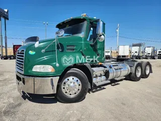 2015 MACK CXU613