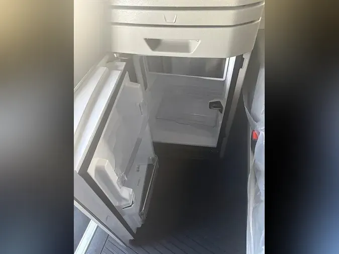 2027 VOLVO TRUCK VNL64TV04