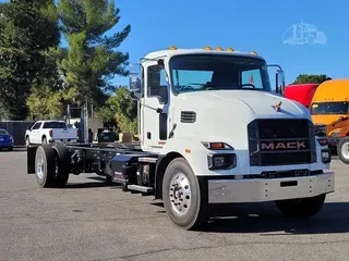 2025 MACK MD6