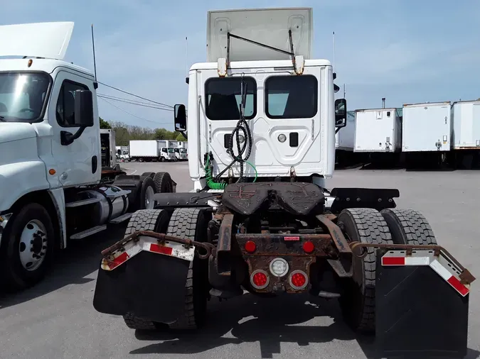 2016 FREIGHTLINER/MERCEDES CASCADIA 113