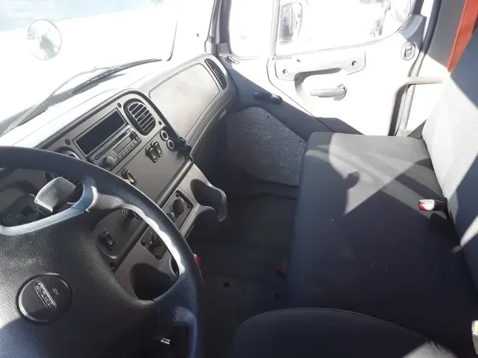 2017 FREIGHTLINER/MERCEDES M2 106