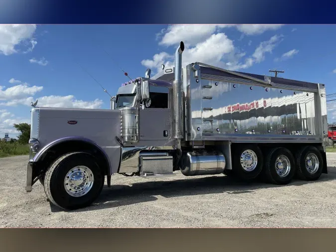 2021 Peterbilt 389