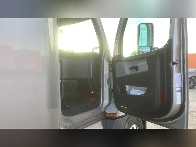 2020 Freightliner Cascadia 1261438ac0eb0050940f3f963c55bcbefdb