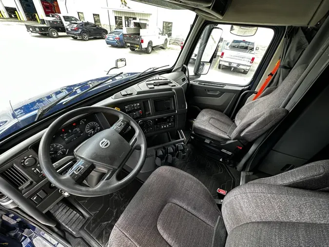 2019 Volvo VNL64T740