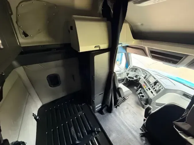 2021 FREIGHTLINER CASCADEVO1
