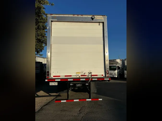 2018 FREIGHTLINER M2 106