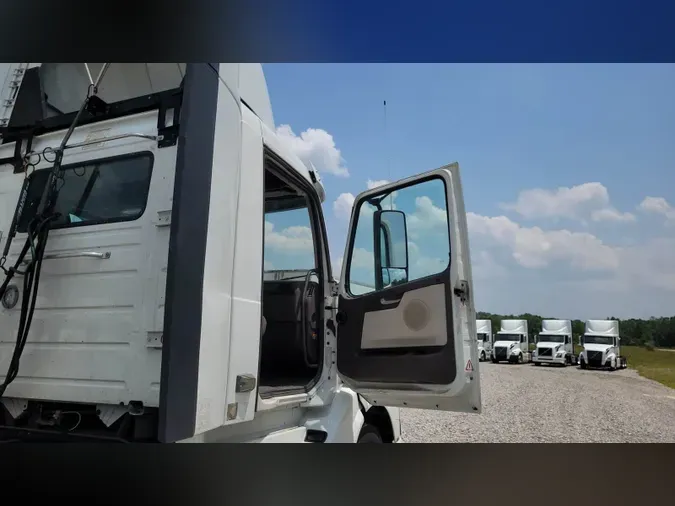 2018 Volvo VNL300
