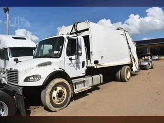2005 FREIGHTLINER BUSINESS CLASS M2 106