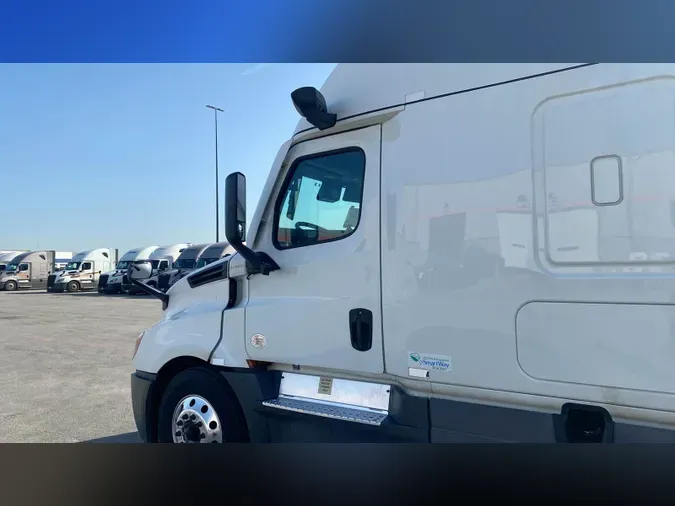 2022 Freightliner Cascadia 126