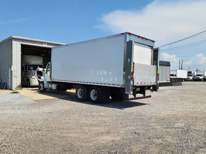 2018 FREIGHTLINER M2 106