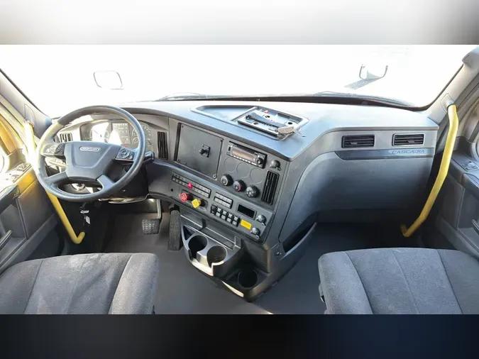2025 Freightliner Cascadia 126