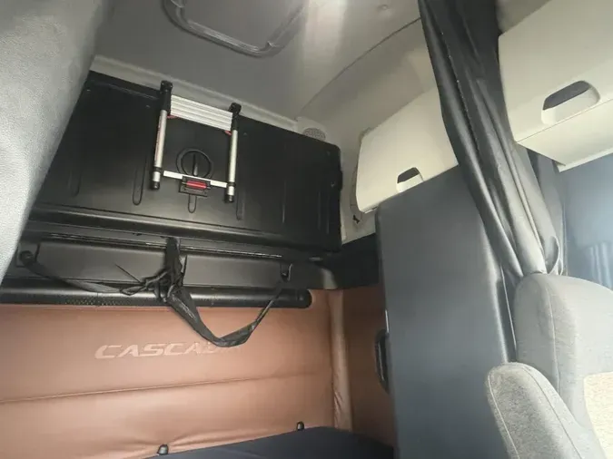 2021 Freightliner New Cascadia 126