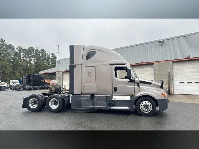 2022 Freightliner Cascadia 126