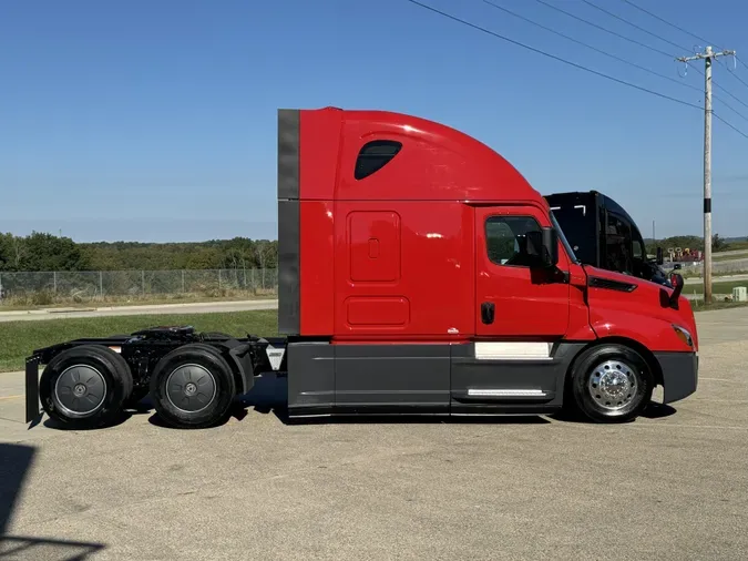 2020 FREIGHTLINER Cascadia 126