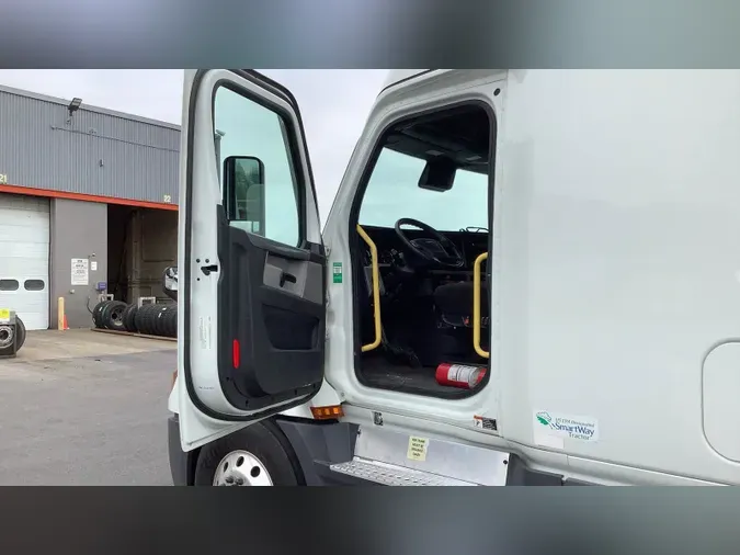 2022 Freightliner Cascadia 126