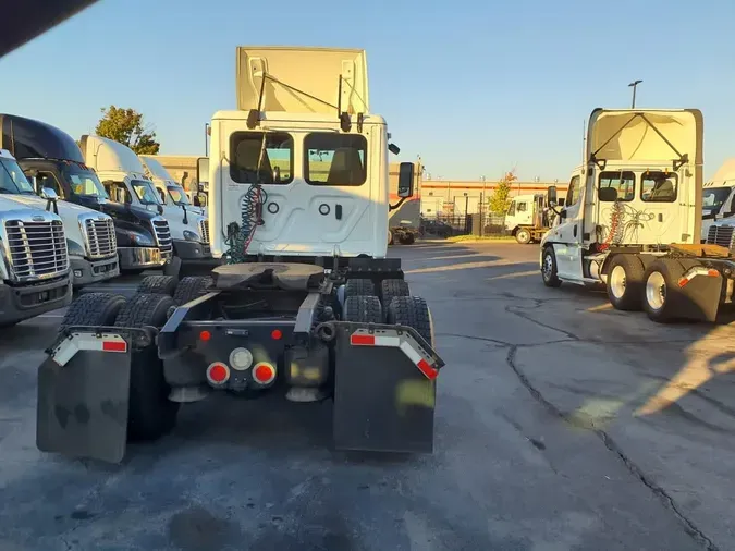 2019 FREIGHTLINER/MERCEDES CASCADIA 125144cd80fcb8f3f9696272bb9b9878d50