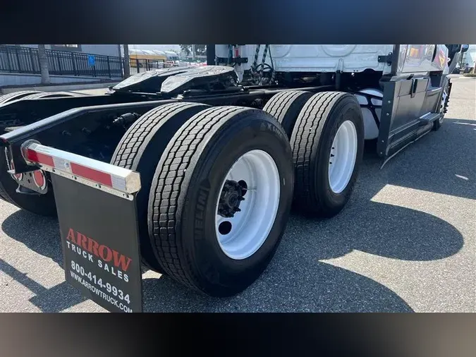 2021 FREIGHTLINER CA126