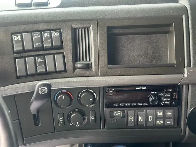 2020 VOLVO VNL64T760