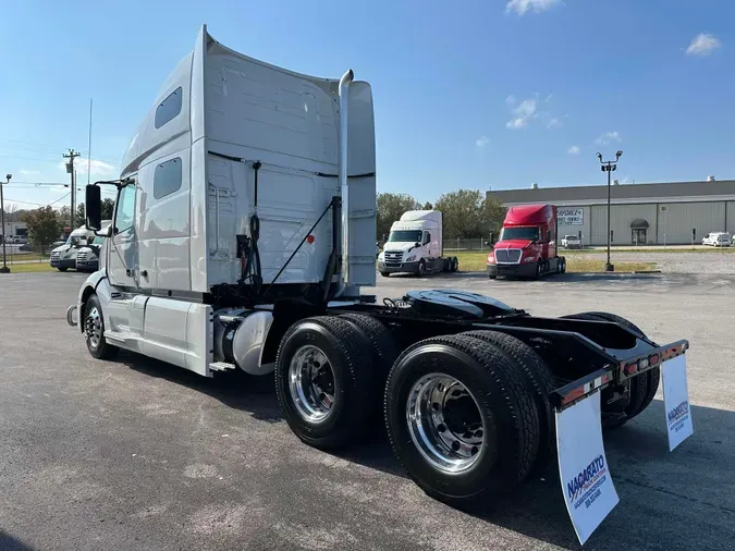 2020 VOLVO VNL64T760