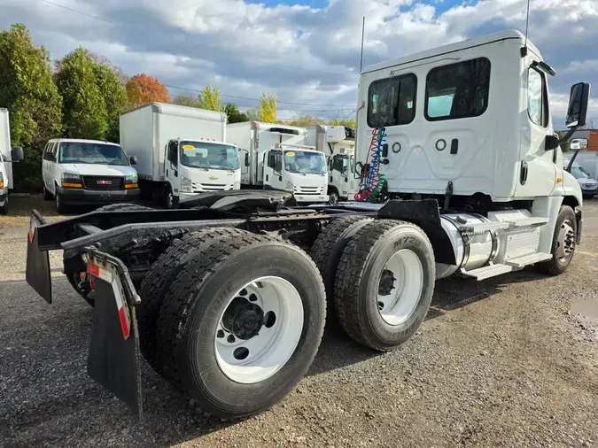 2019 FREIGHTLINER/MERCEDES CASCADIA 125145b397d2a66198b0bc4347c7e06410a