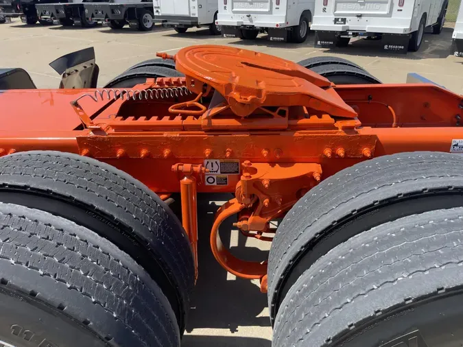 2023 Peterbilt 389